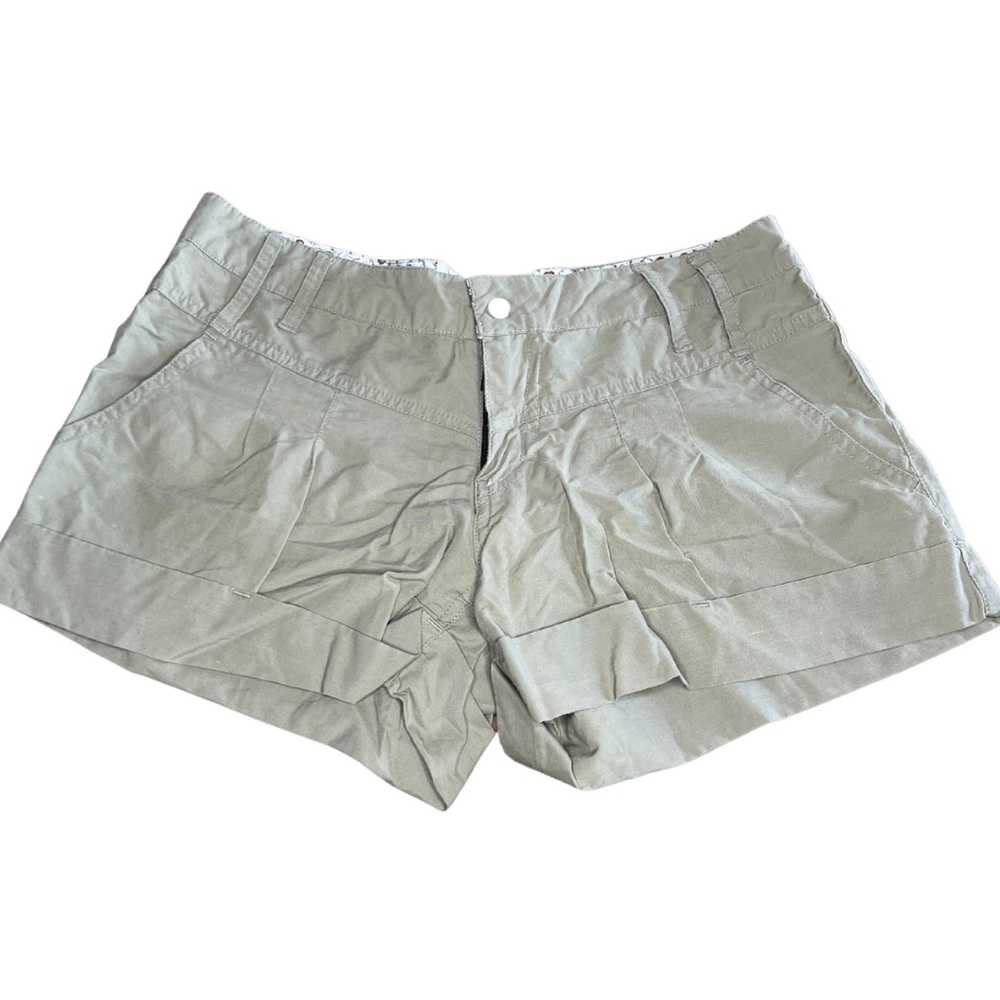 Buffalo 🦬 David Bitton khaki shorts 🩳